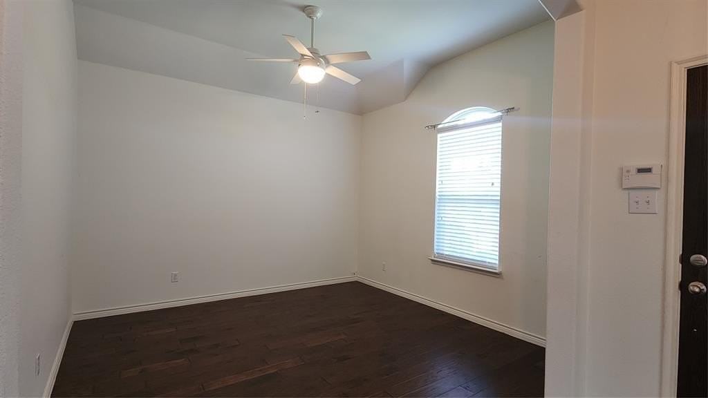 1369 Crescent Cove Dr - Photo 4 of 35