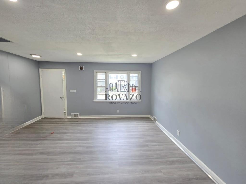 337 Winans Ave #LS - Photo 7 of 8