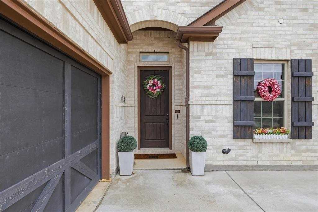 616 Lake Cove Dr - Photo 3 of 39