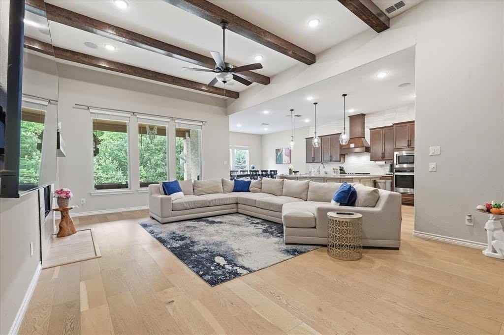 616 Lake Cove Dr - Photo 7 of 39