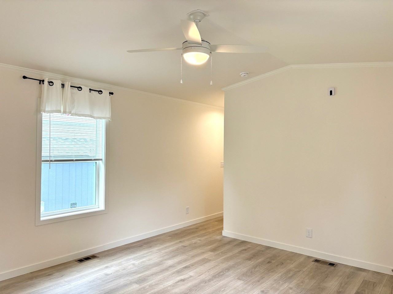401 Lily Ln E - Photo 5 of 13