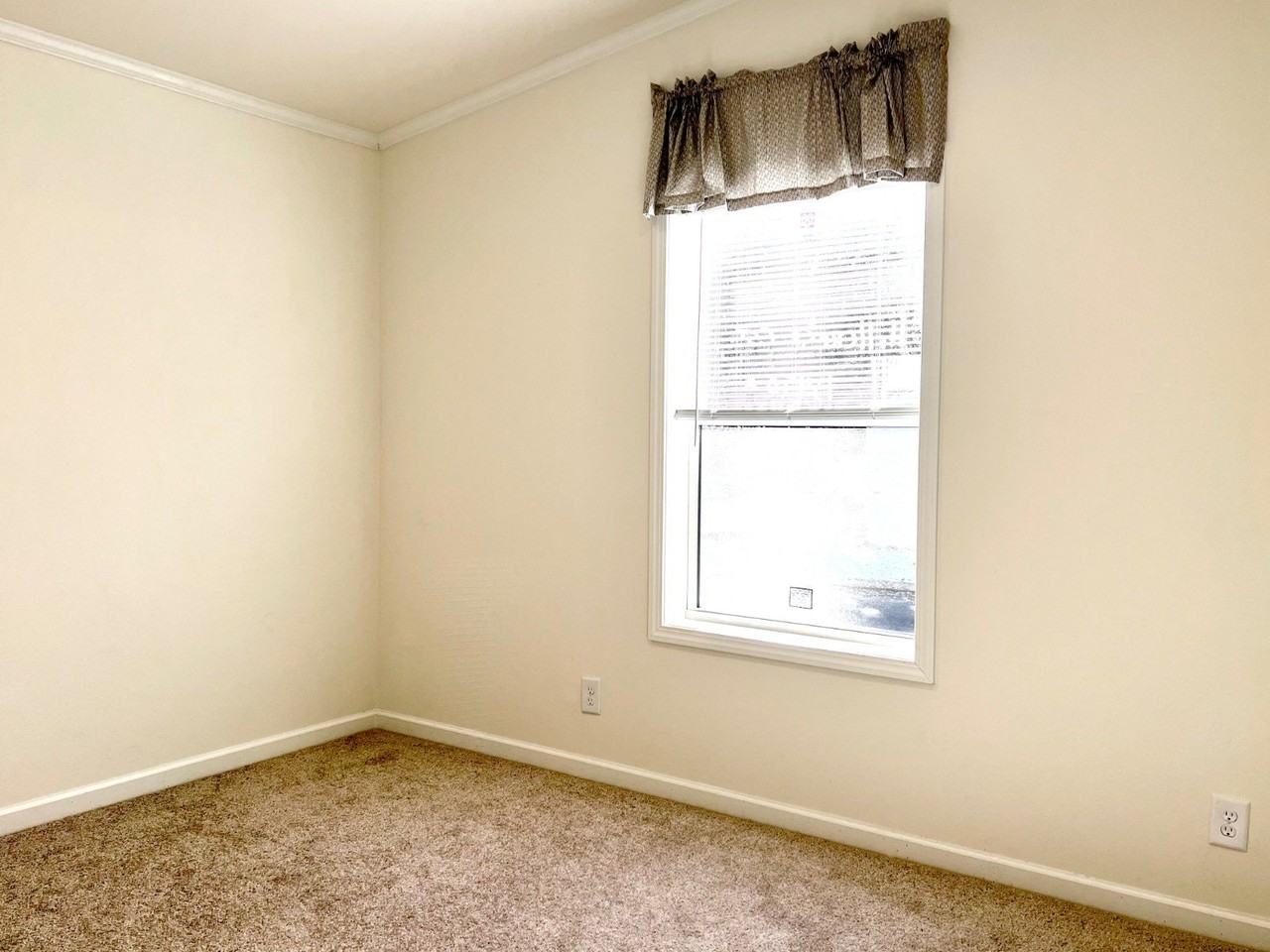 4400 La Salle St Trlr 53 #053 - Photo 2 of 10