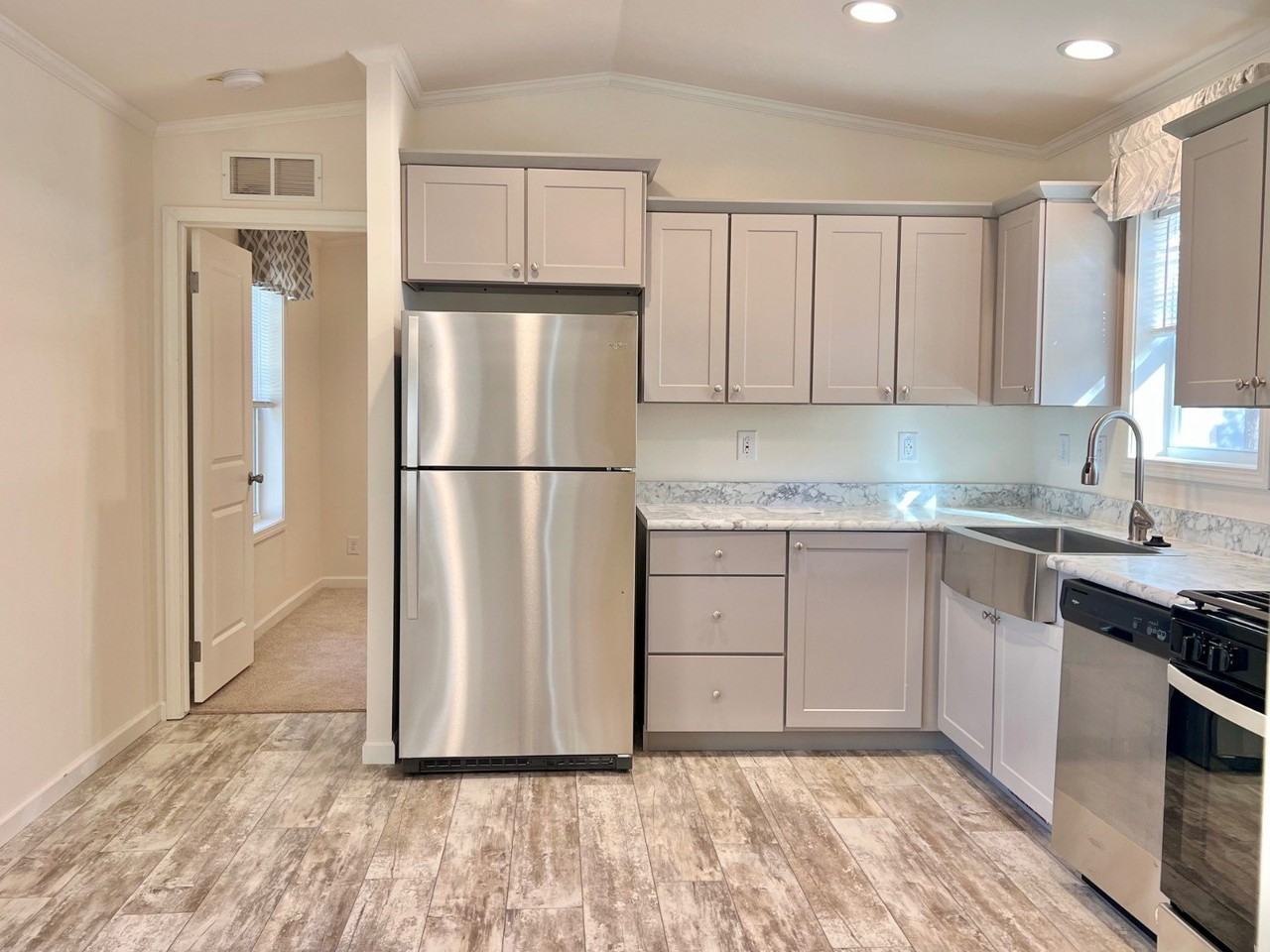 4400 La Salle St Trlr 53 #053 - Photo 6 of 10