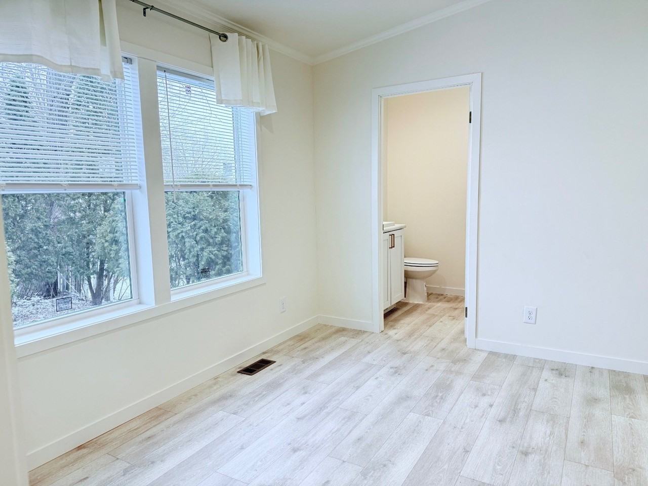 4400 La Salle St Trlr 109 #109 - Photo 7 of 14