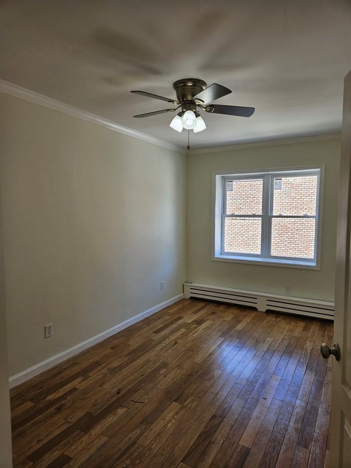 205 Beach 28th St - Photo 6 of 8
