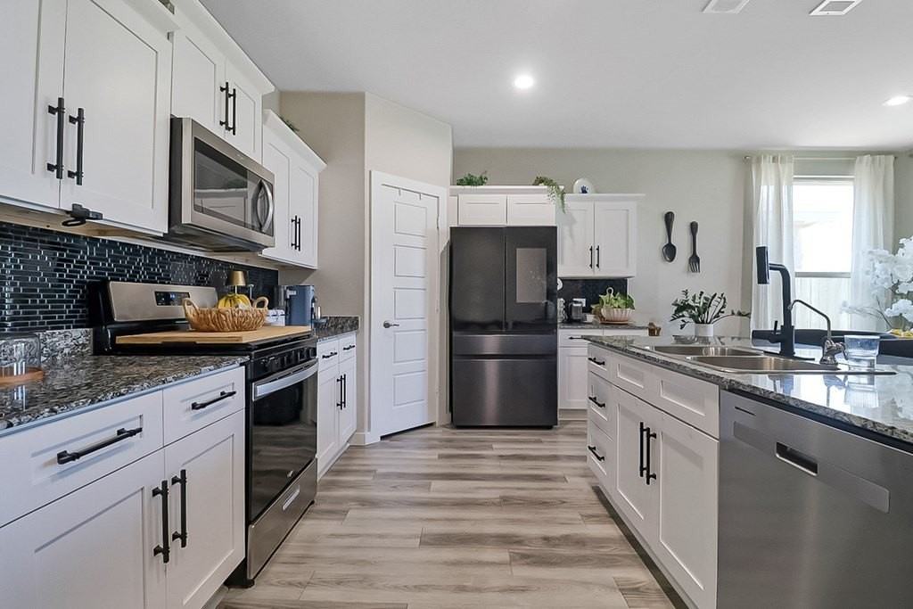 6402 Oracle Dr - Photo 4 of 21