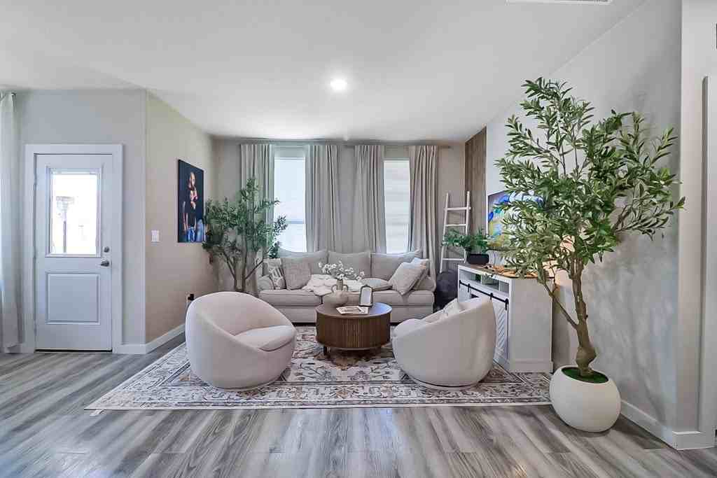6402 Oracle Dr - Photo 7 of 21