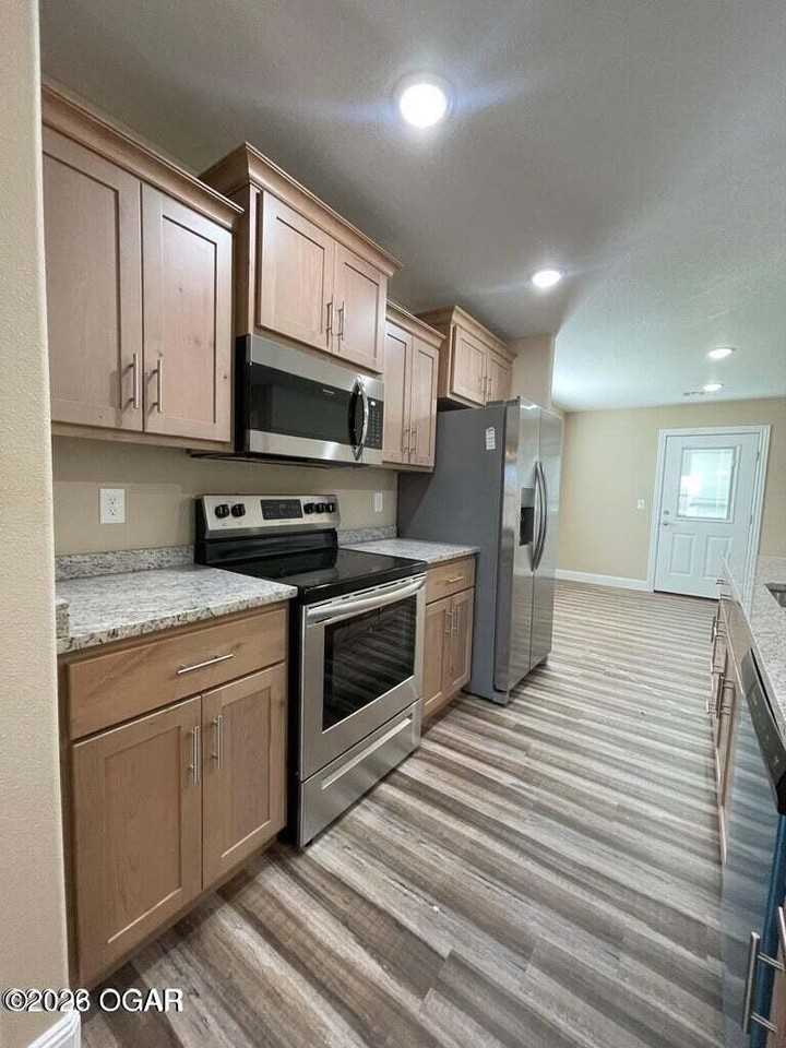 2602 S Moffet Ave - Photo 5 of 12