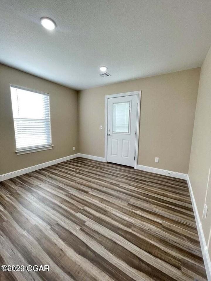 2602 S Moffet Ave - Photo 7 of 12
