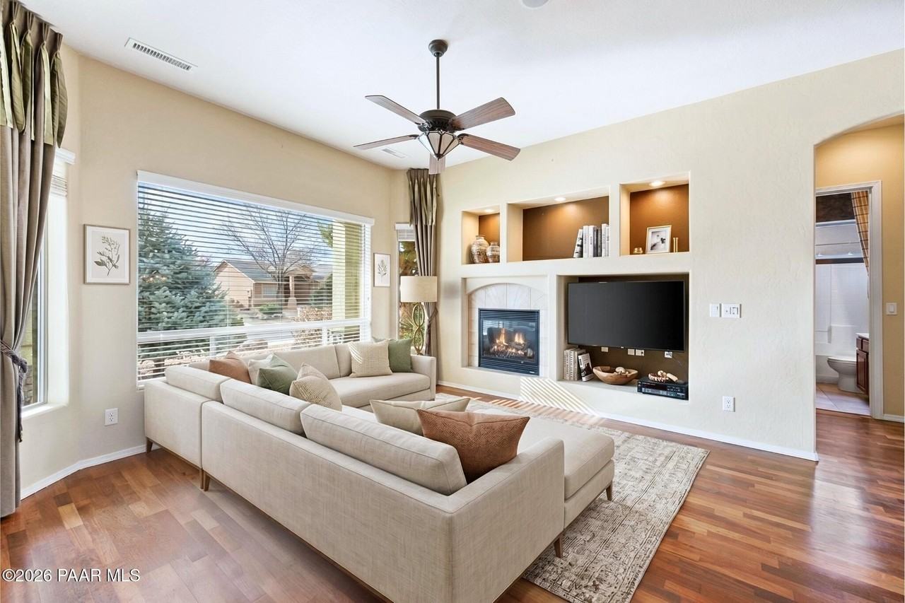 6760 E Sandhurst Dr - Photo 3 of 29