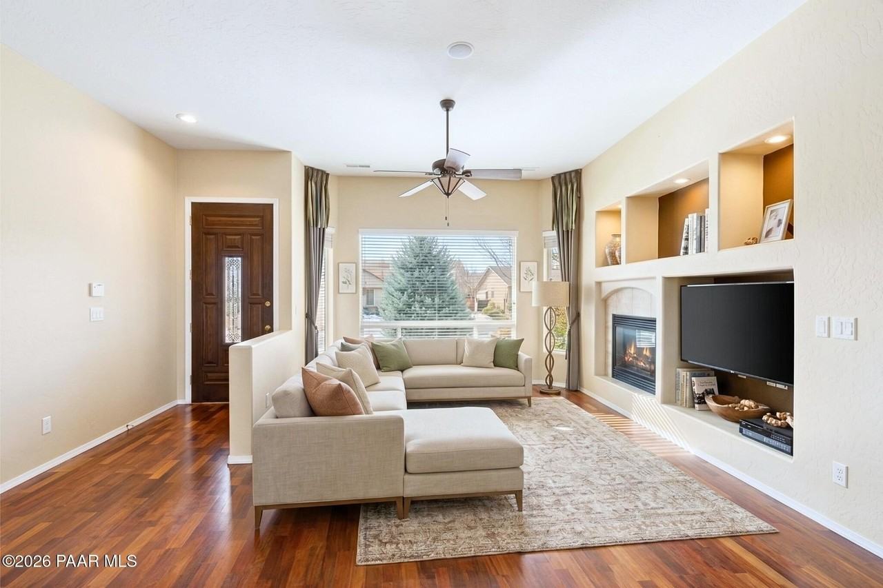 6760 E Sandhurst Dr - Photo 4 of 29