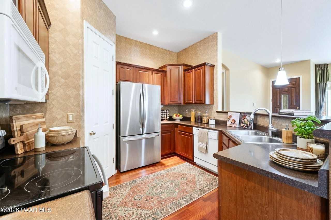 6760 E Sandhurst Dr - Photo 7 of 29