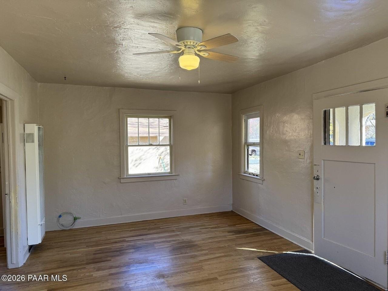 606 E Willis St - Photo 2 of 11