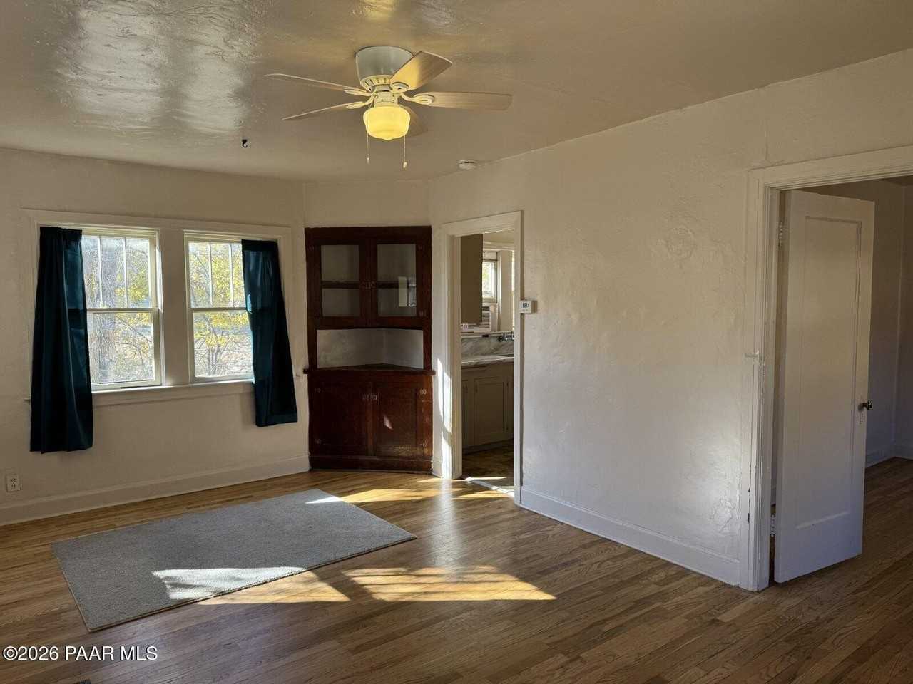606 E Willis St - Photo 3 of 11
