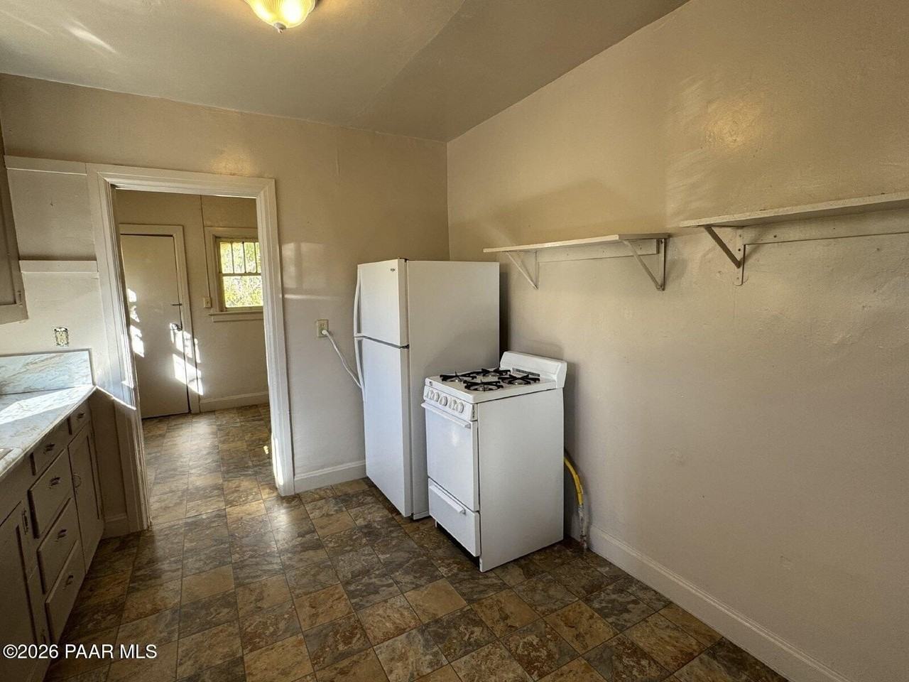 606 E Willis St - Photo 4 of 11