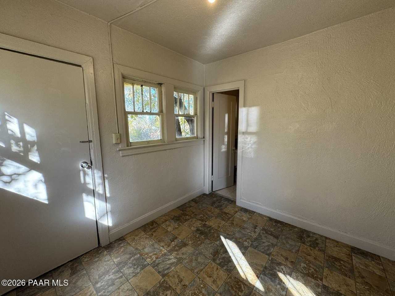 606 E Willis St - Photo 5 of 11