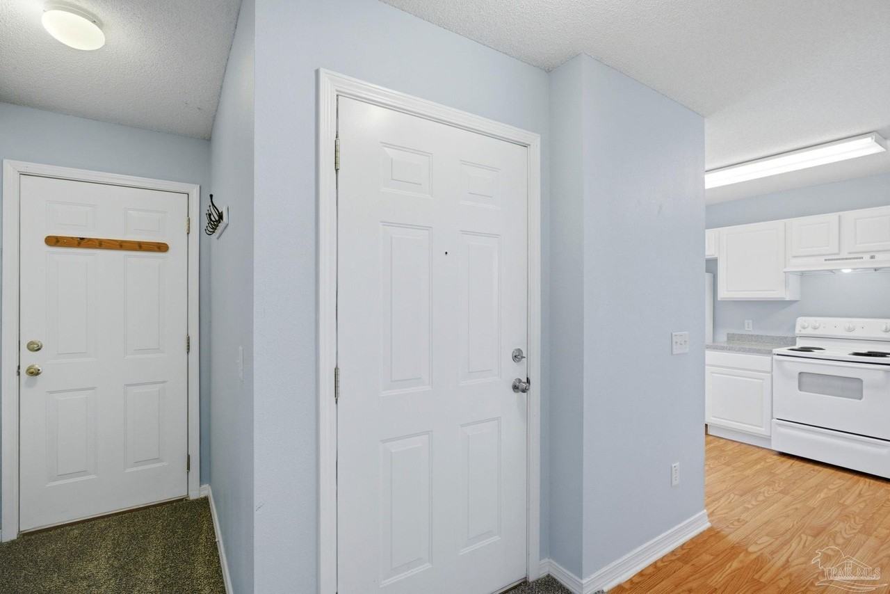 1076 Antigua Cir - Photo 5 of 25