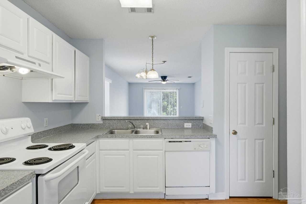 1076 Antigua Cir - Photo 7 of 25