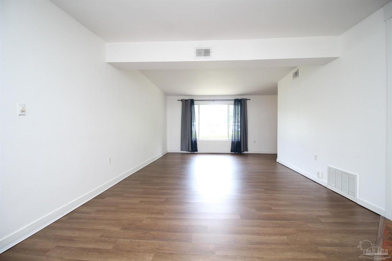 3875 Arbutus Dr - Photo 4 of 19