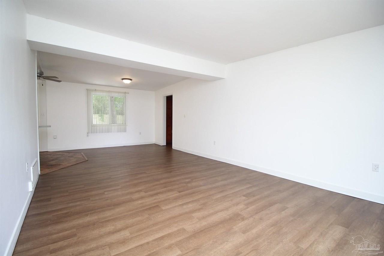 3875 Arbutus Dr - Photo 5 of 19
