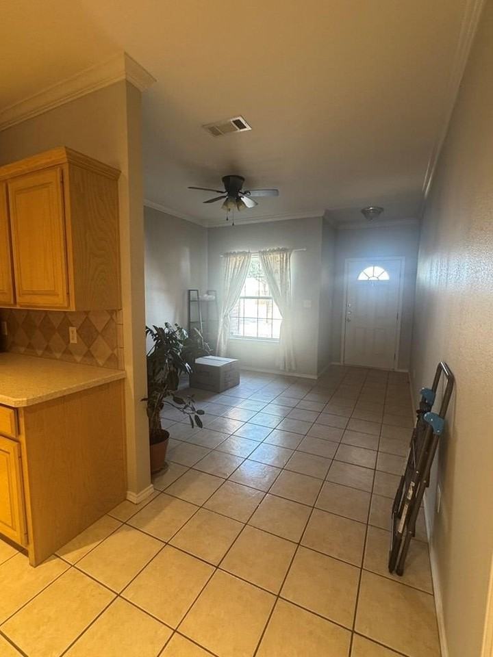 4519 Crockett Ave - Photo 3 of 10