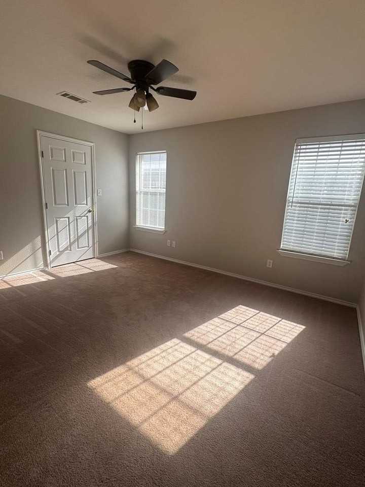 4519 Crockett Ave - Photo 5 of 10