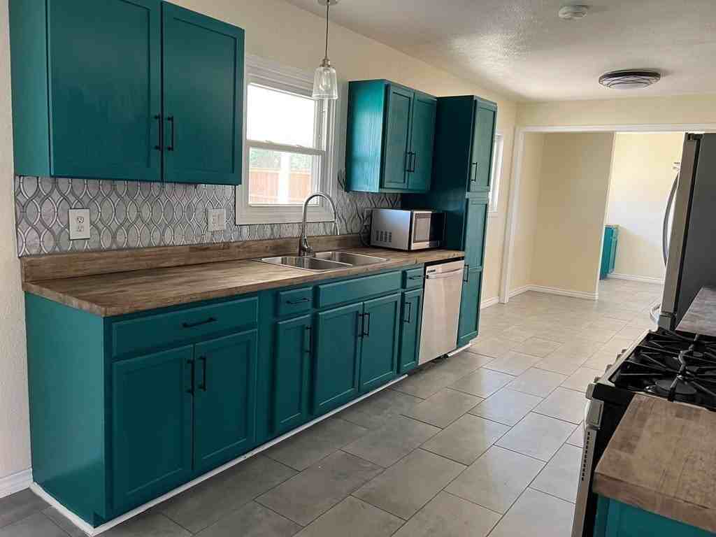3401 Storey Ave - Photo 4 of 14