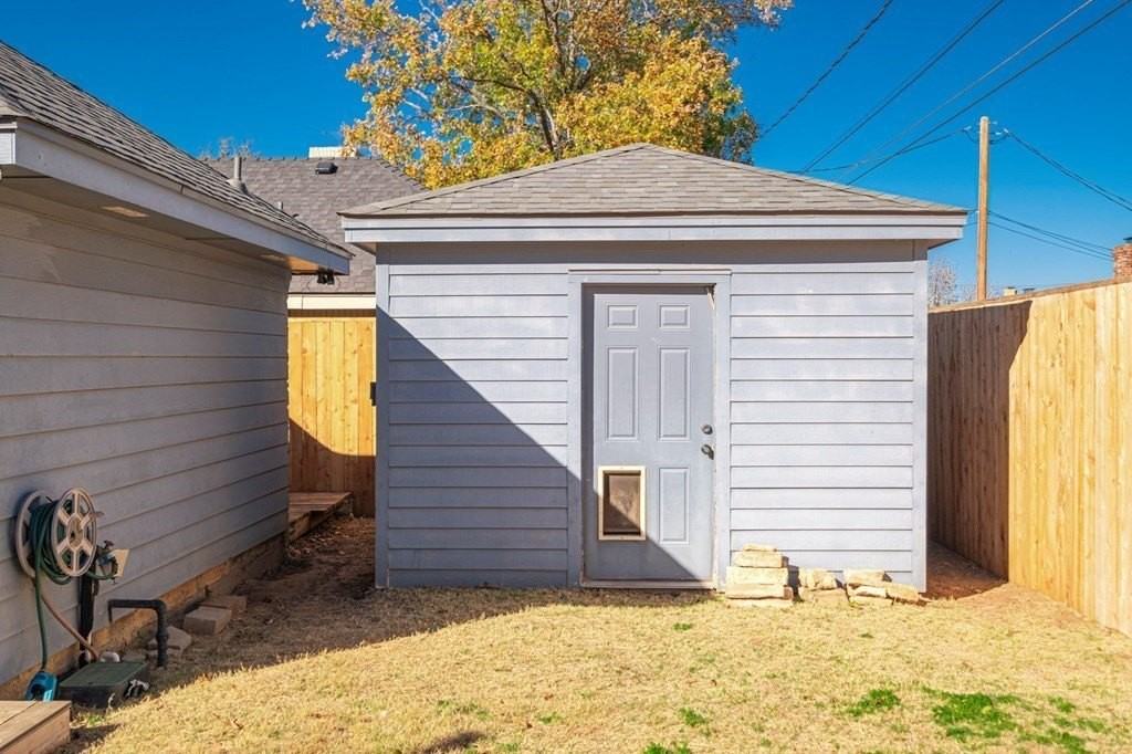 2202 Wydewood Dr - Photo 4 of 17