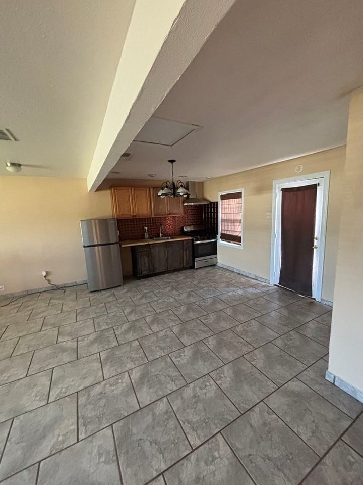4106 Avenue U - Photo 3 of 8