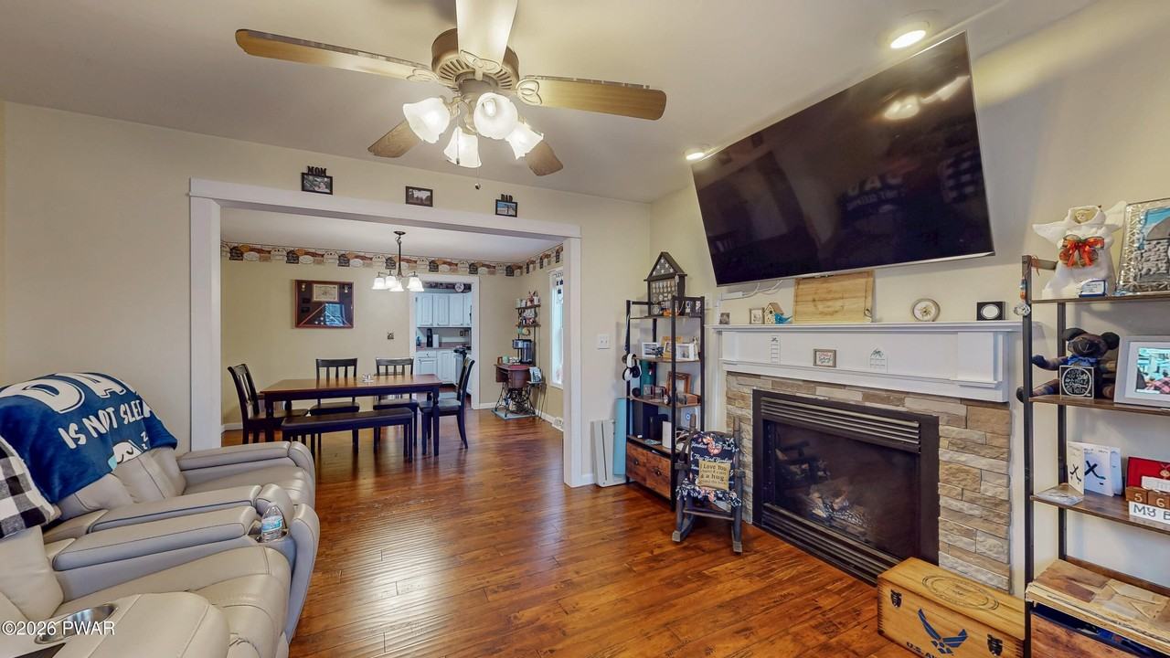 111 Onandaga Rd - Photo 4 of 50