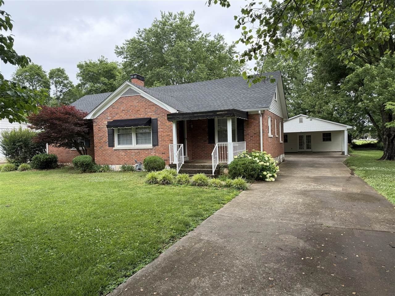 701 Magnolia St - Photo 2 of 14