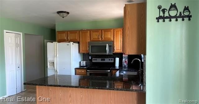 29500 Norfolk St - Photo 7 of 16