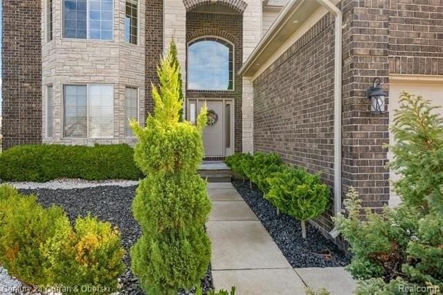 56742 Clearstone Dr - Photo 4 of 48