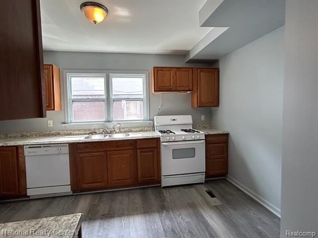 27626 Brettonwoods St - Photo 4 of 15