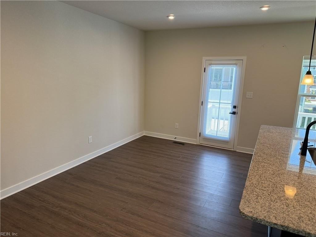 906 Marston St - Photo 4 of 18