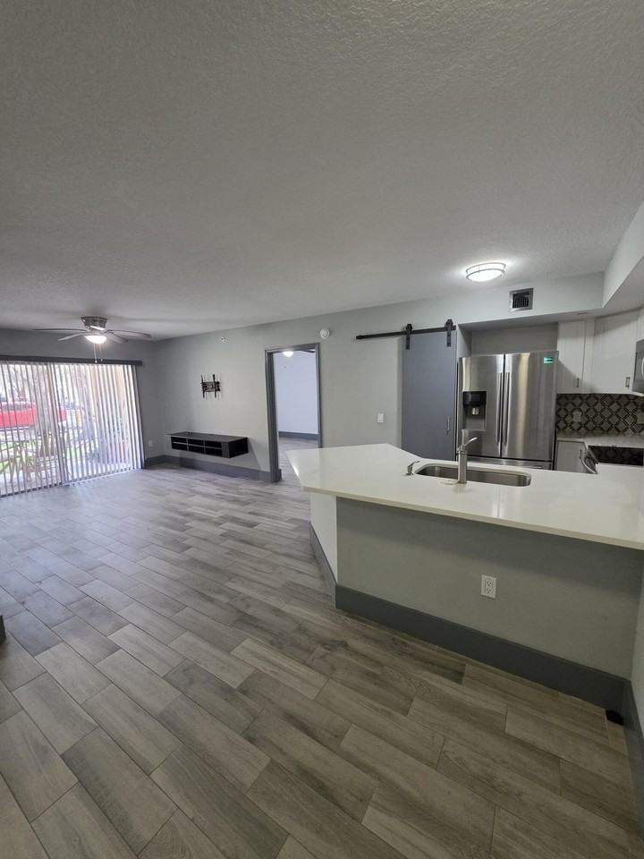 4211 San Marino Blvd #105 - Photo 6 of 48