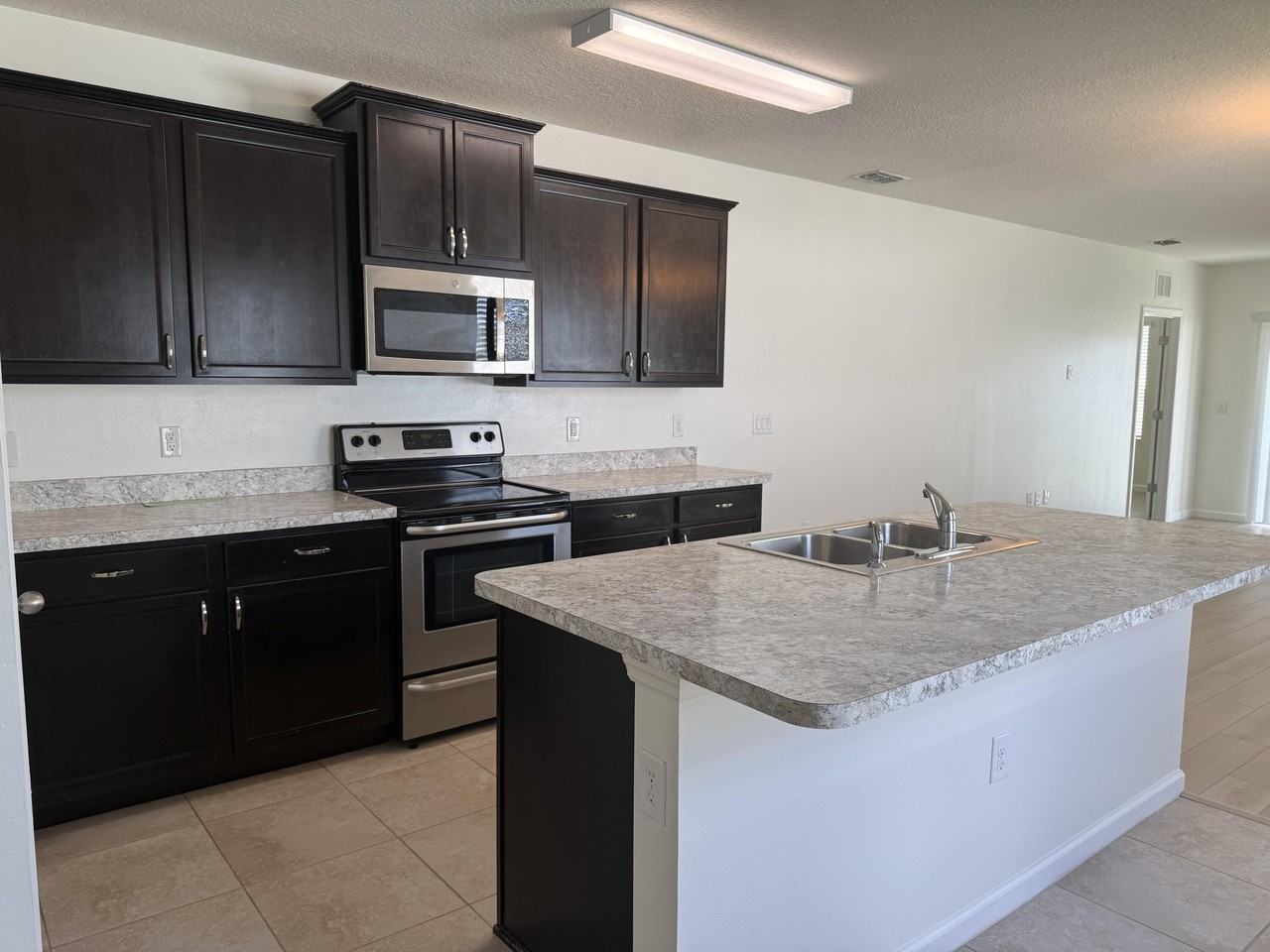 11477 Sw Patterson St - Photo 2 of 12