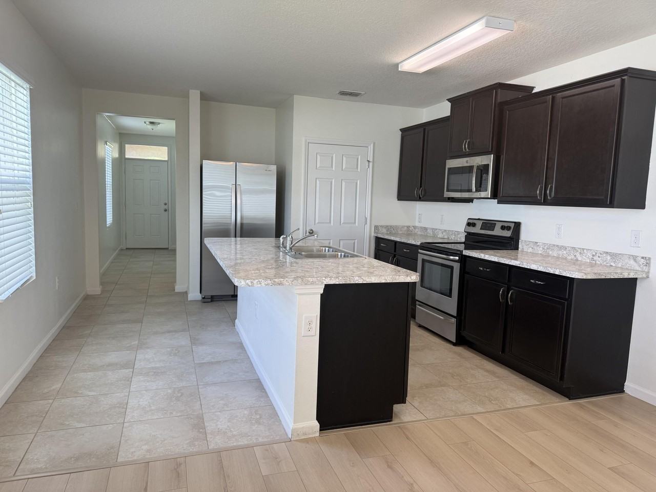 11477 Sw Patterson St - Photo 3 of 12