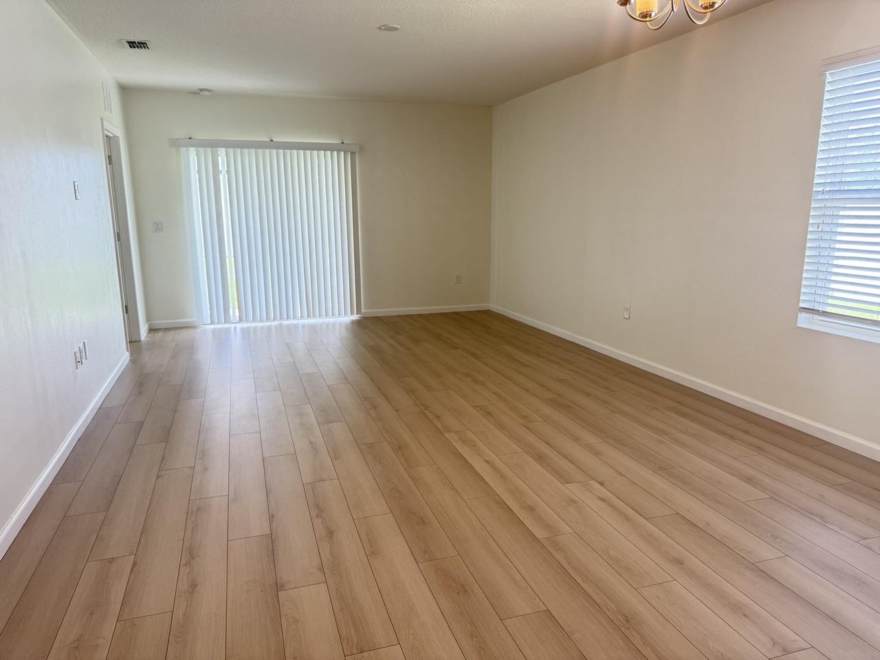 11477 Sw Patterson St - Photo 4 of 12