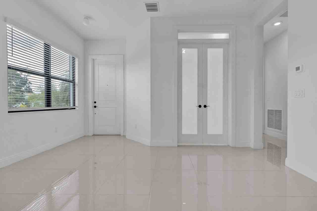 5501 Santa Rosa Ln - Photo 3 of 29
