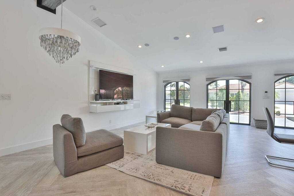 713 Forsyth St - Photo 7 of 39