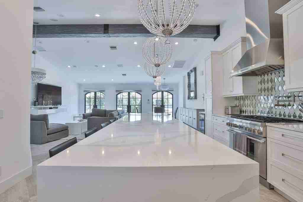 713 Forsyth St - Photo 7 of 39