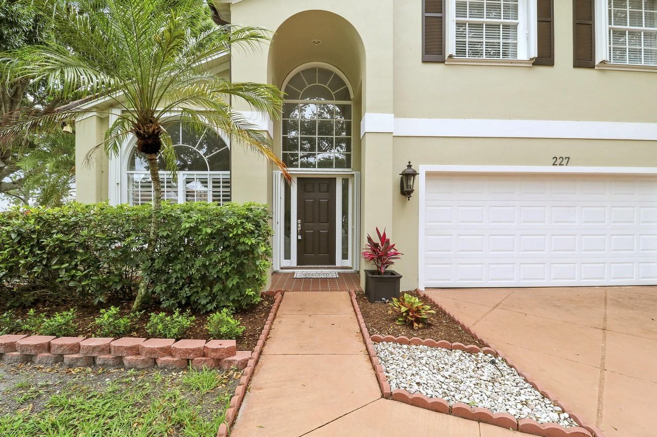 227 Skylark Pt - Photo 2 of 50
