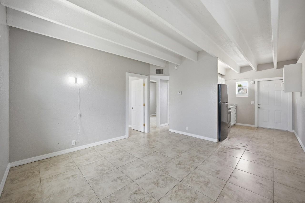 812 19th St #4 - Photo 6 of 16