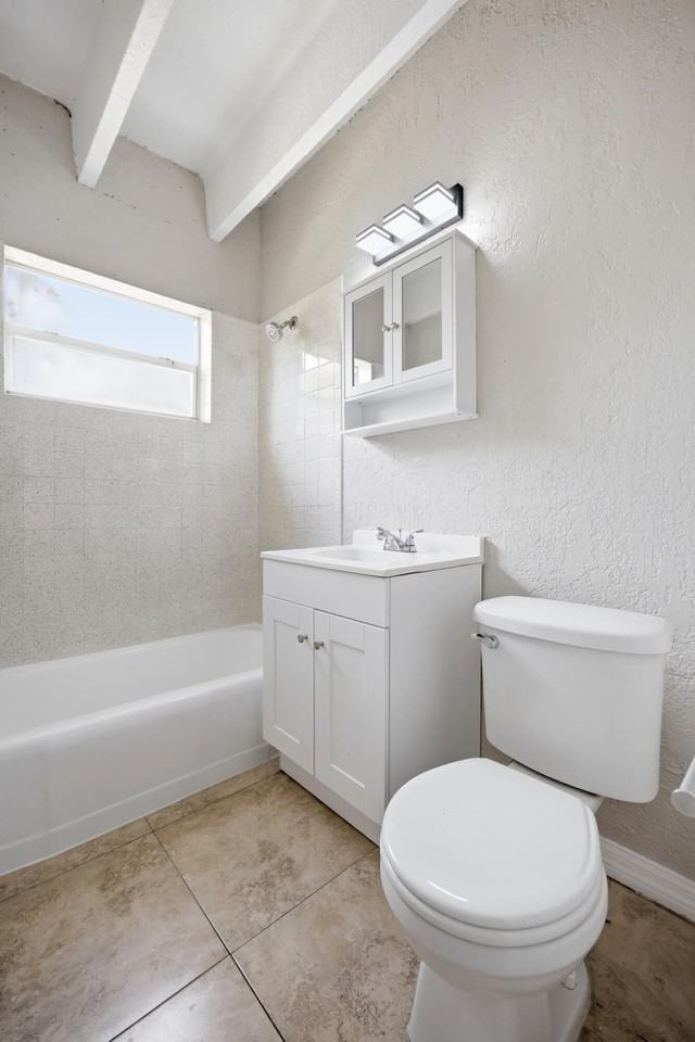 812 19th St #4 - Photo 7 of 16