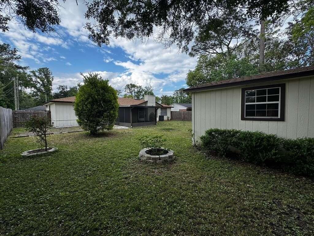 5256 Clarendon Rd - Photo 4 of 15
