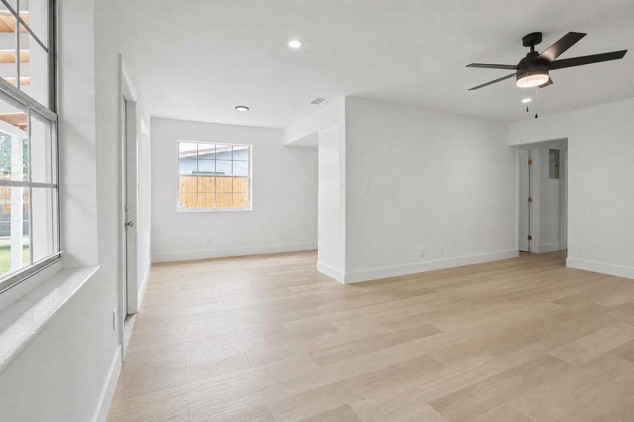 411B Ne 57th Ct - Photo 3 of 14