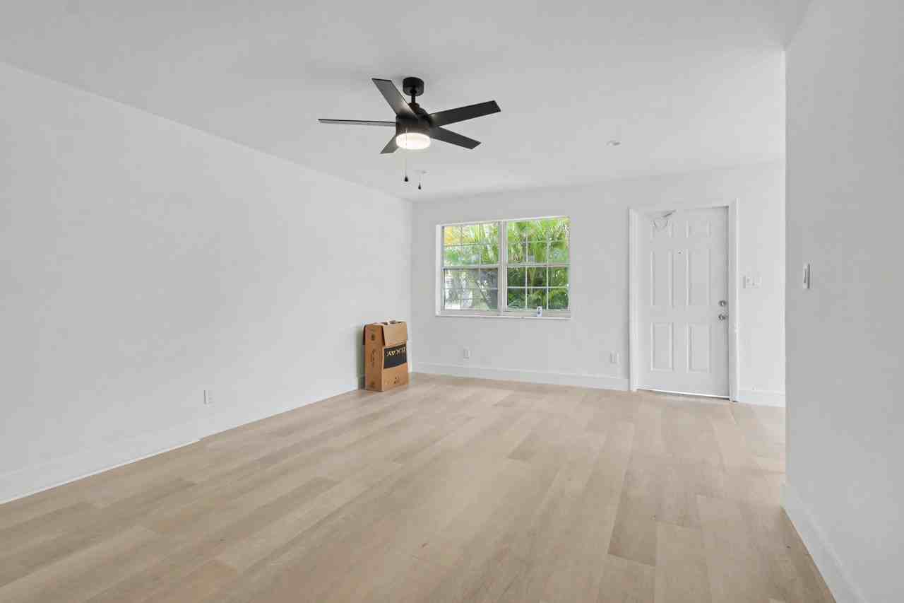 411B Ne 57th Ct - Photo 4 of 14