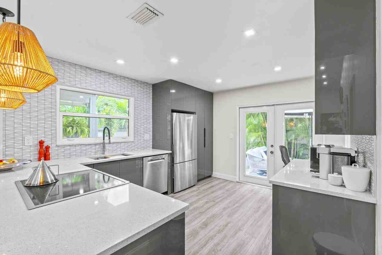 2474 Bedford Mews Dr - Photo 2 of 50