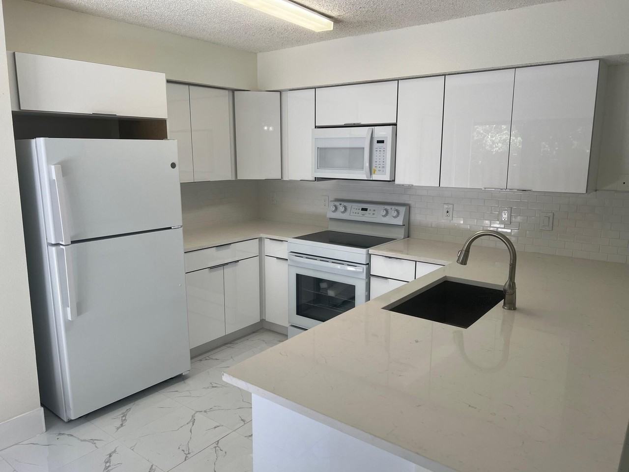 2212 White Pine Cir #B - Photo 4 of 14